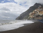 Positano, lo spettacolo della mareggiata di oggi 