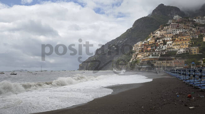 Positano, lo spettacolo della mareggiata di oggi 