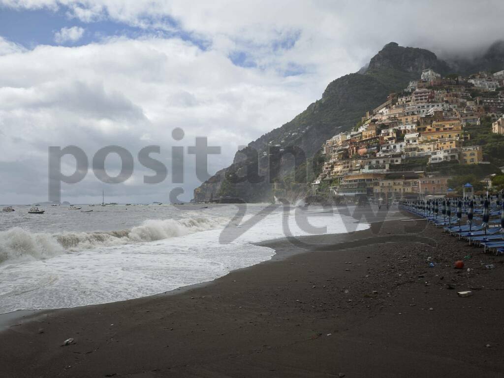 Positano, lo spettacolo della mareggiata di oggi