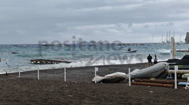 Positano: maltempo sulla Spiaggia Grande, spettacolo della natura in Costiera