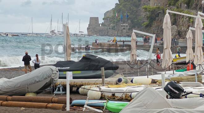 Positano: maltempo sulla Spiaggia Grande, spettacolo della natura in Costiera