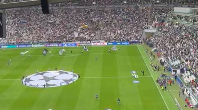 Tifosi in festa all'Allianz Stadium: dalla Penisola Sorrentina risuona l’inno juventino