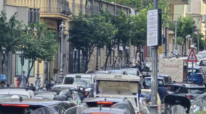 Traffico in tilt da Meta a Sorrento: circolazione bloccata