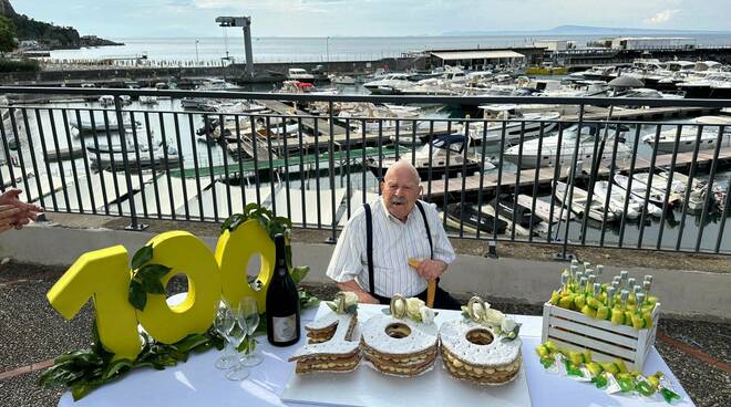 Vico Equense: tanti auguri a Raffaele Persico che compie 100 anni